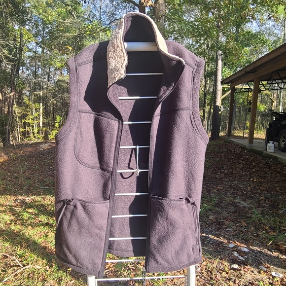 COPY - Bass & Co NWTs Men's Fleece Vest w/ Sherpa Collar Small - Picture 6 of 6
